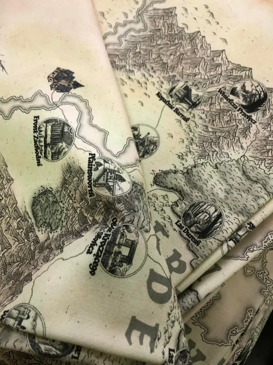 Mapa Arkham, Zew Cthulhu,  druk pod zamowienie, personalizowany druk tkanin,  Mapa drukowana na softshellu. Zbliżenie druku.