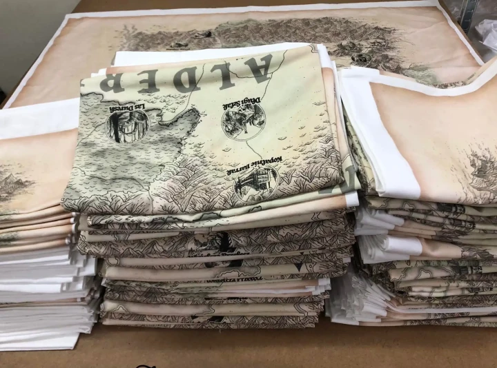 Mapa Arkham, Zew Cthulhu,  druk pod zamowienie, personalizowany druk tkanin,  Mapa drukowana na softshellu. Zbliżenie na tkaninę, produkcja dla wydawcy.
