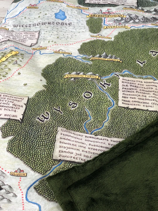 Koc-Kołdra Zintegrowana z Twoją Grafiką (Bawełna + Minky), druk personalizowany,  dowolna grafika na kocu,  ręcznie szyte w polsce, druk tkanin w polsce.   Mapa Fantasy.  kolorowa mapa, druk na bawełnie premium, zbliżenie na napisy